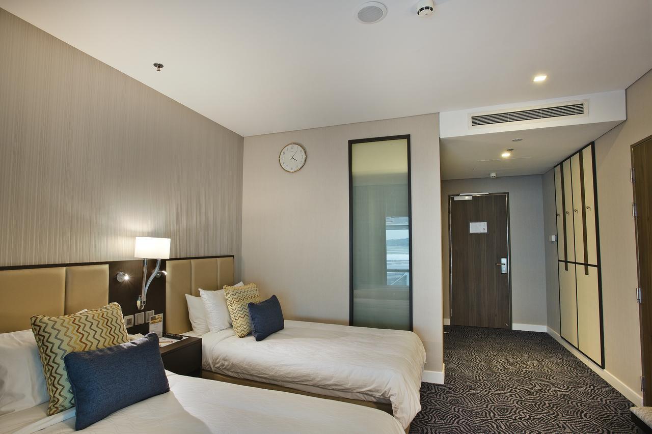 Ambassador Transit Hotel - Terminal 3 Singapore Bagian luar foto